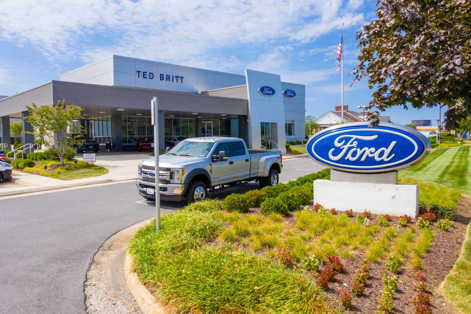 low altitude drone photo of Ford dealership in Fairfax, VA